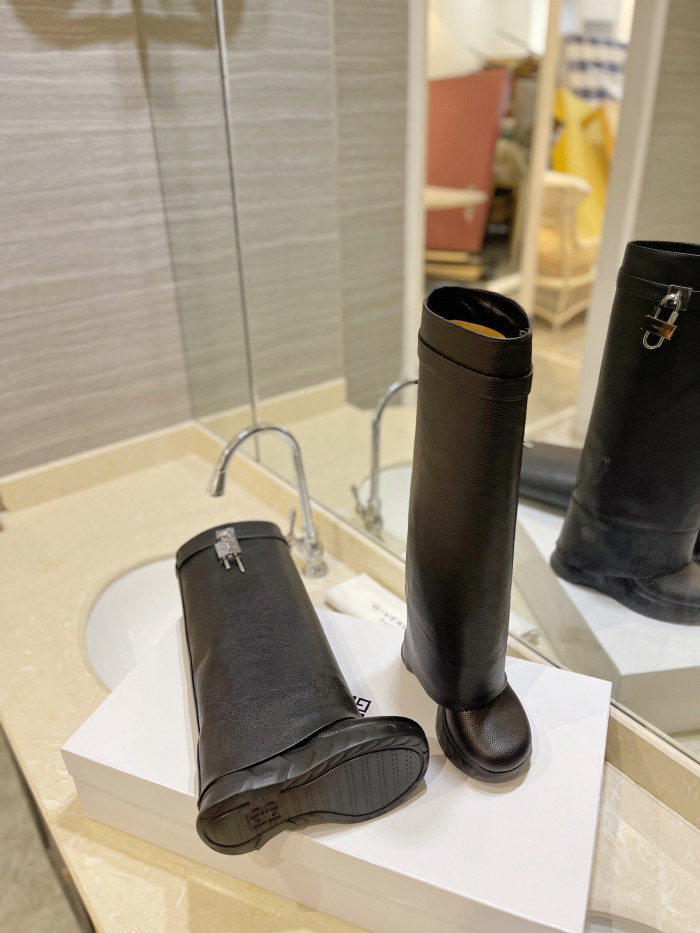 Give*chy Boots