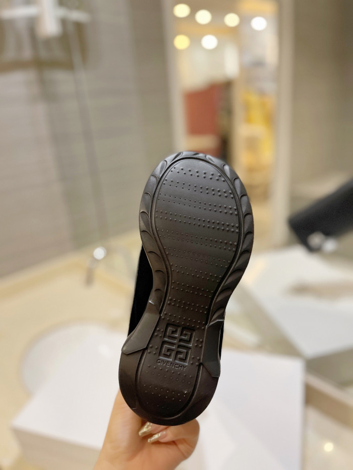Give*chy Boots