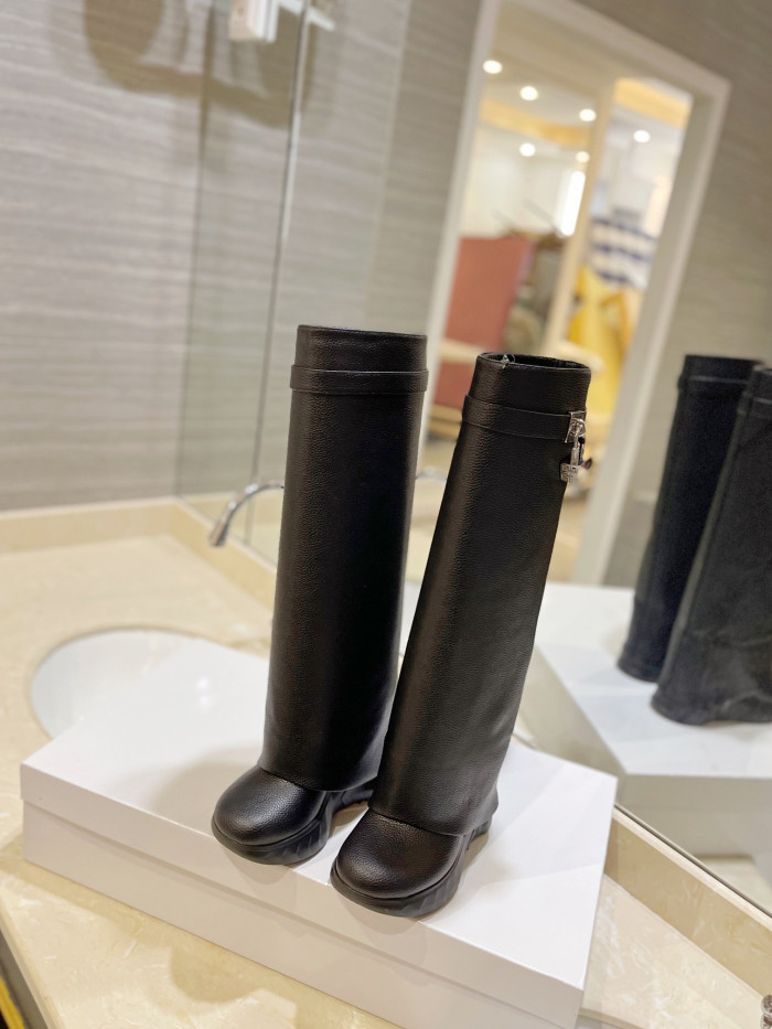 Give*chy Boots