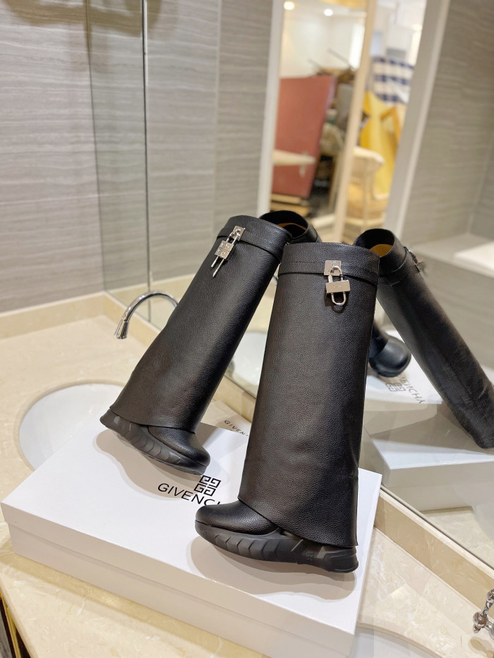 Give*chy Boots