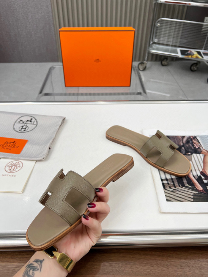 H**mes sandal