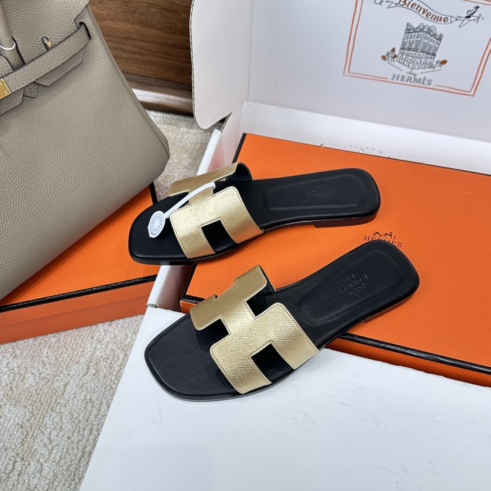 H**me5 Sandals