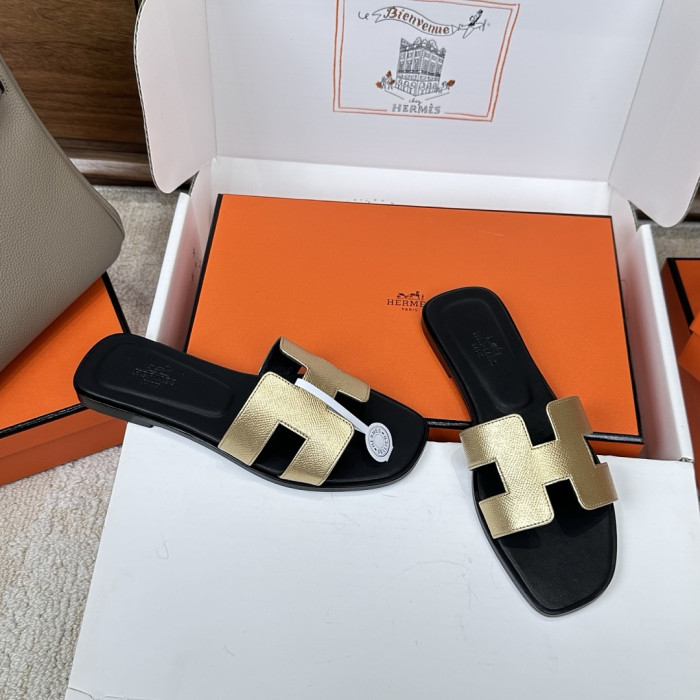 H**me5 Sandals