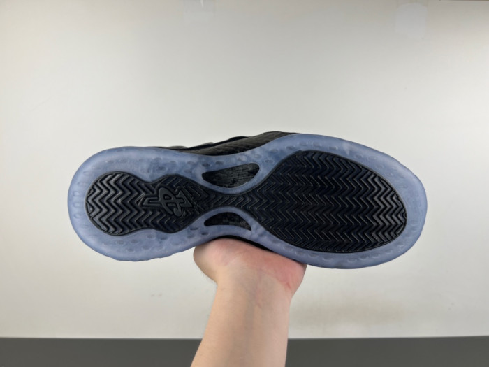 Nike Air Foamposite One “Carbon Fiber” HF2902-002