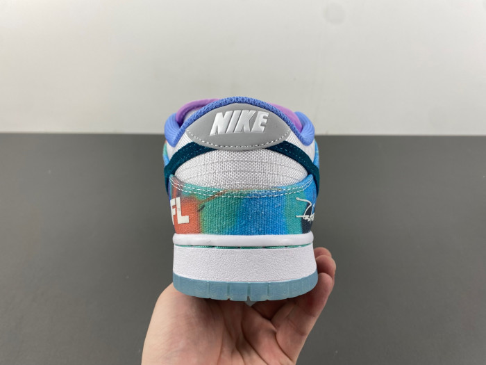 nike sb dunk low futura laboratories bleached aqua hf6061-400