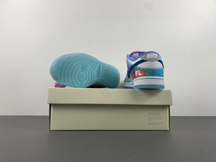 nike sb dunk low futura laboratories bleached aqua hf6061-400