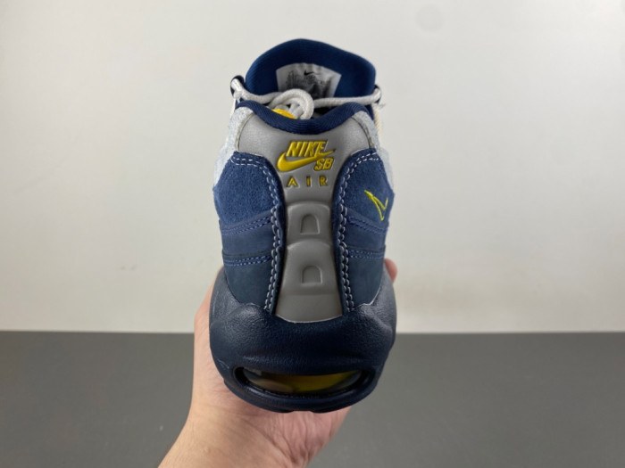 Eric Koston x Nike SB Air Max 95 HQ8492-400