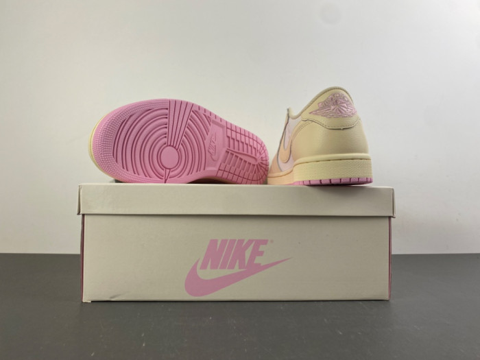 Air Jordan 1 Retro Low OG SP Travis Scott Shy Pink IQ7604-100