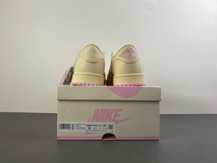 Air Jordan 1 Retro Low OG SP Travis Scott Shy Pink IQ7604-100