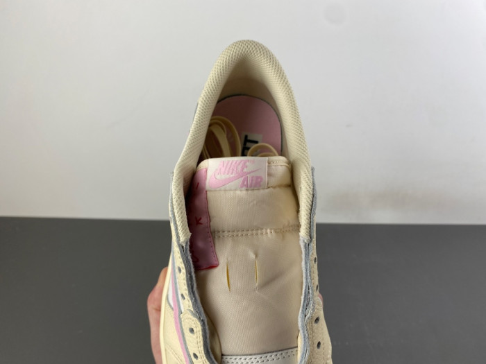 Air Jordan 1 Retro Low OG SP Travis Scott Shy Pink IQ7604-100