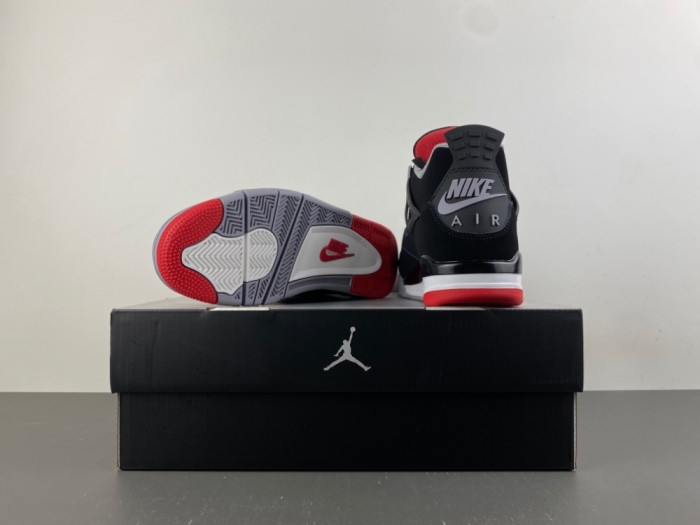Air Jordan 4 “Bred”（2026）IX8180-001