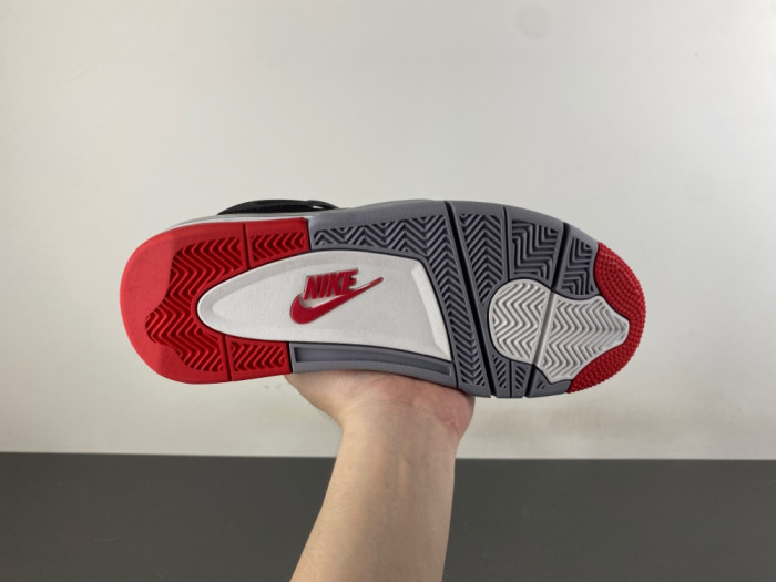 Air Jordan 4 “Bred”（2026）IX8180-001