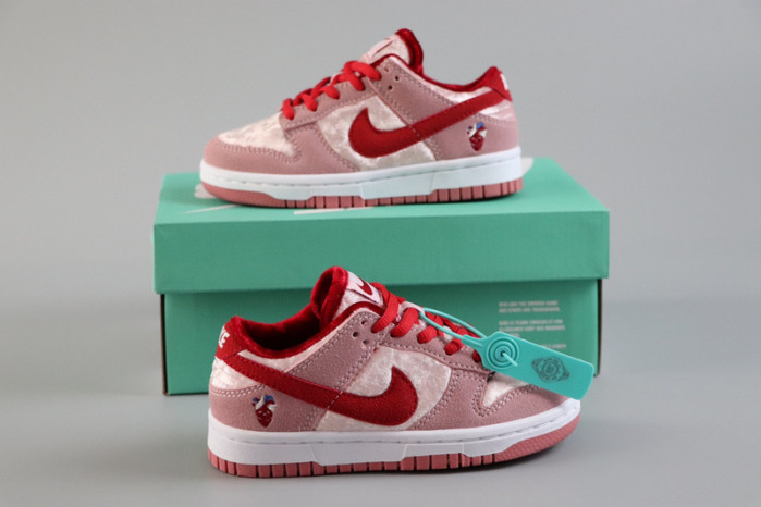 kids dunk shoes