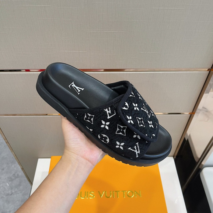 l1vv sandals