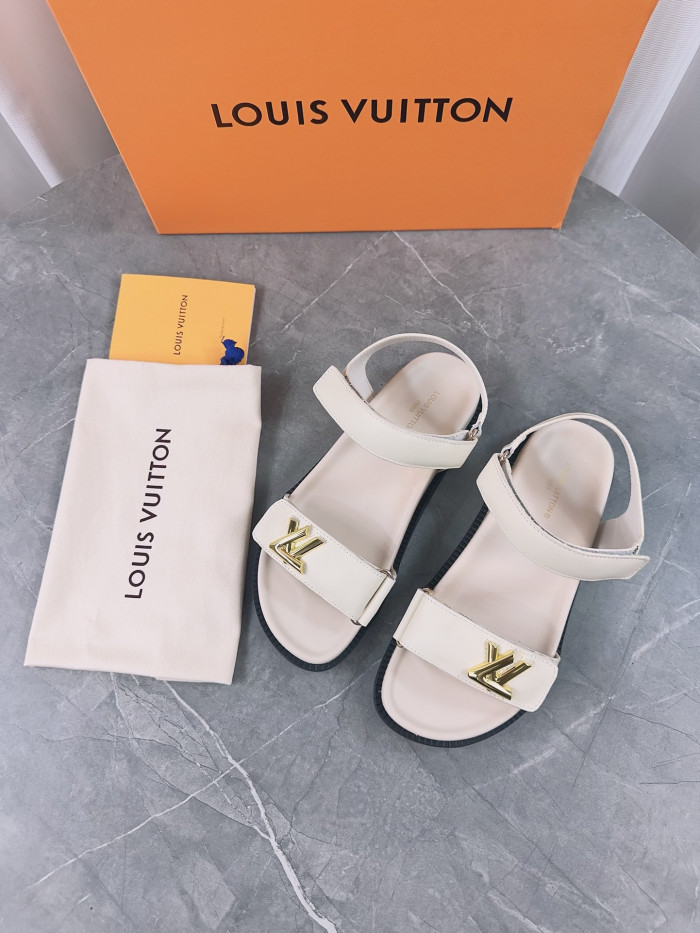 L1VV Flat Sandals