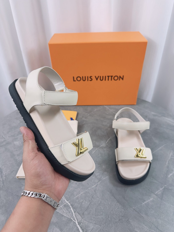 L1VV Flat Sandals