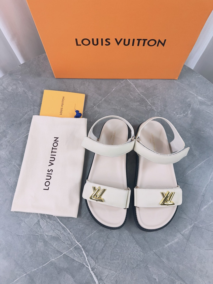 L1VV Flat Sandals
