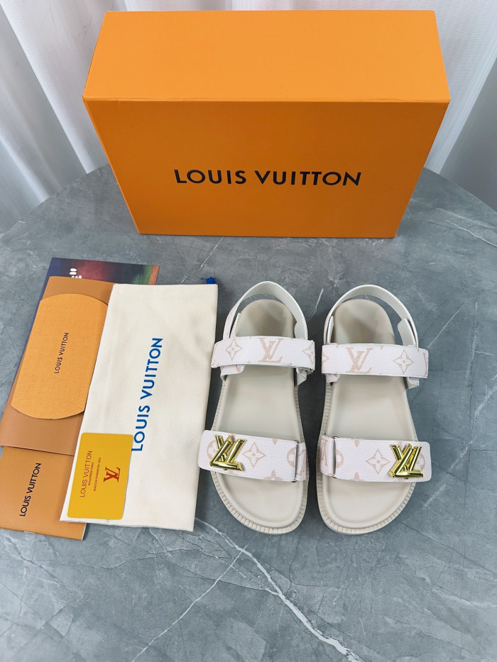 L1VV Flat Sandals