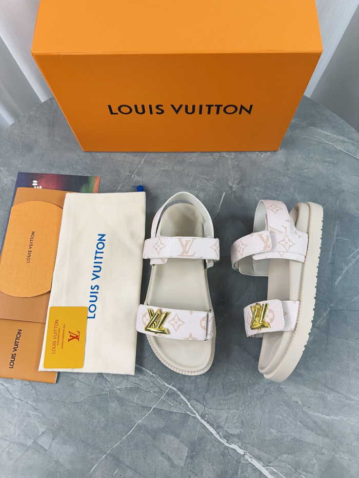 L1VV Flat Sandals