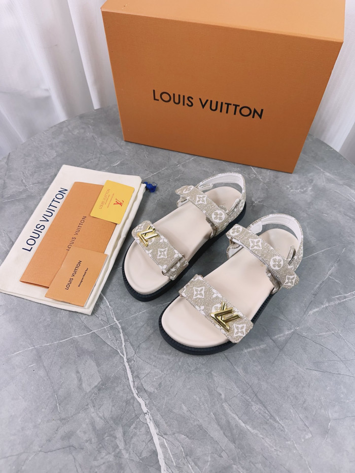 L1VV Flat Sandals