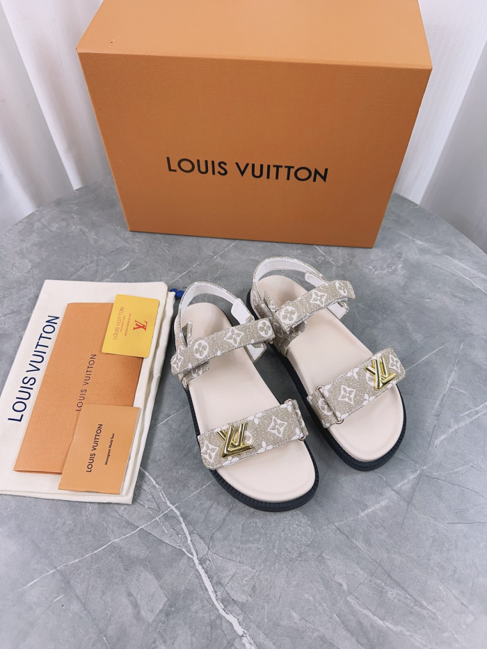L1VV Flat Sandals