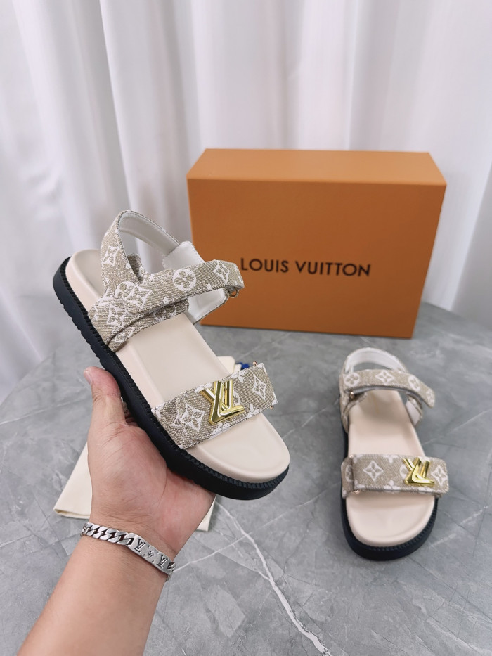 L1VV Flat Sandals