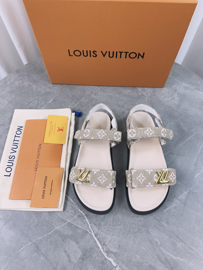 L1VV Flat Sandals