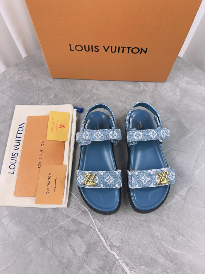 L1VV Flat Sandals