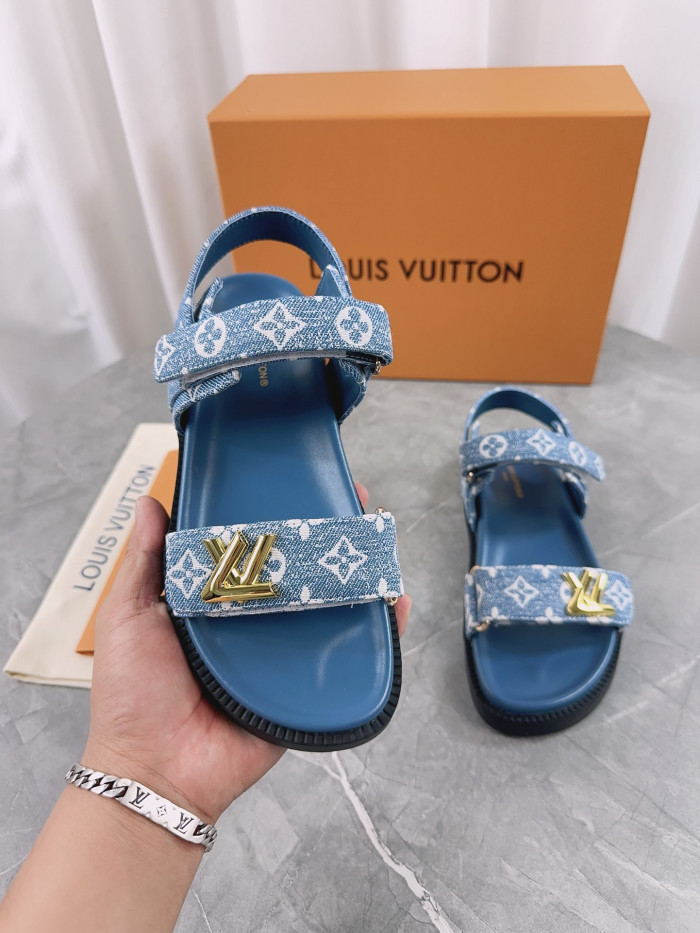 L1VV Flat Sandals