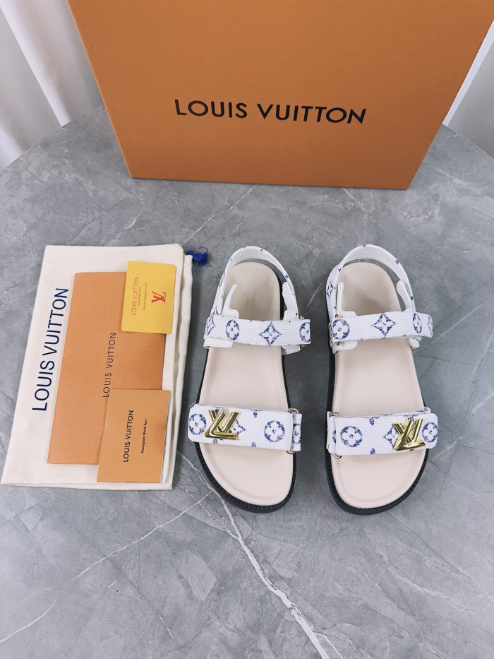L1VV Flat Sandals