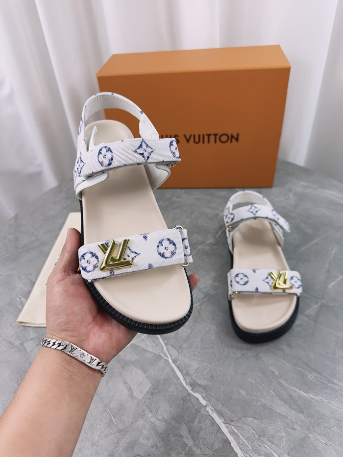 L1VV Flat Sandals