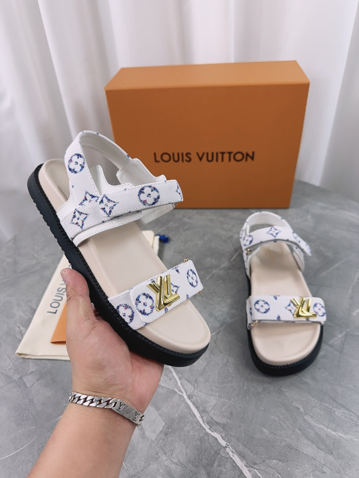 L1VV Flat Sandals