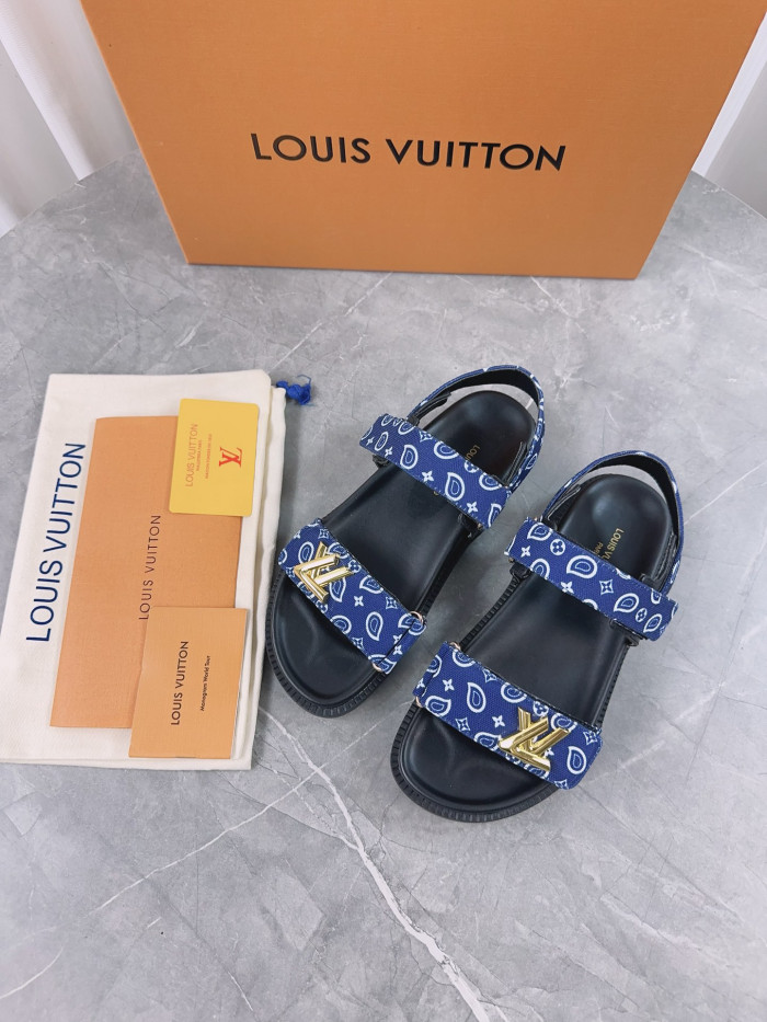 L1VV Flat Sandals