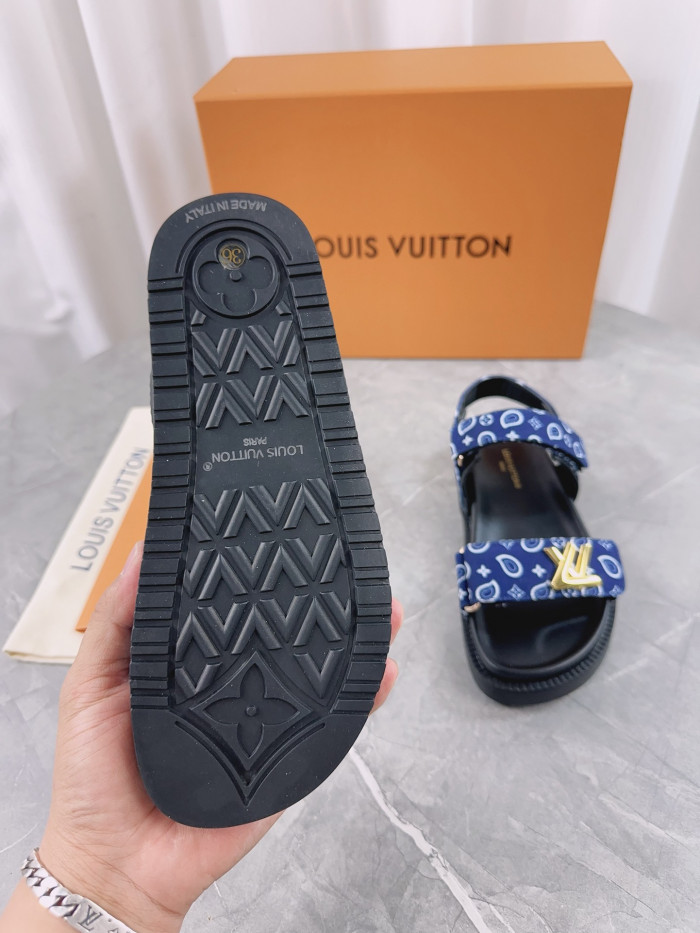 L1VV Flat Sandals