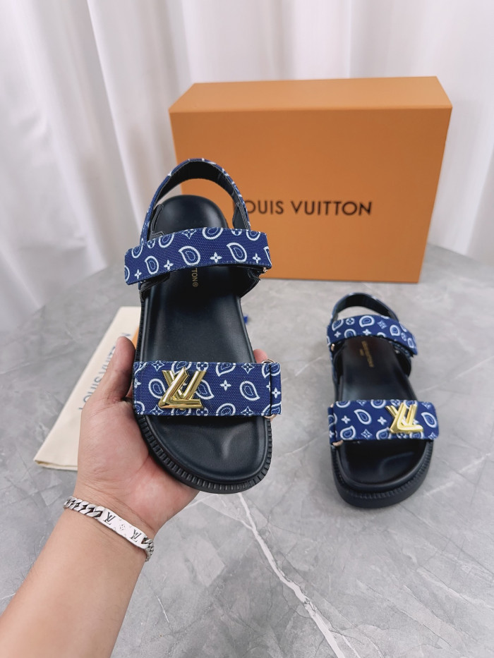 L1VV Flat Sandals