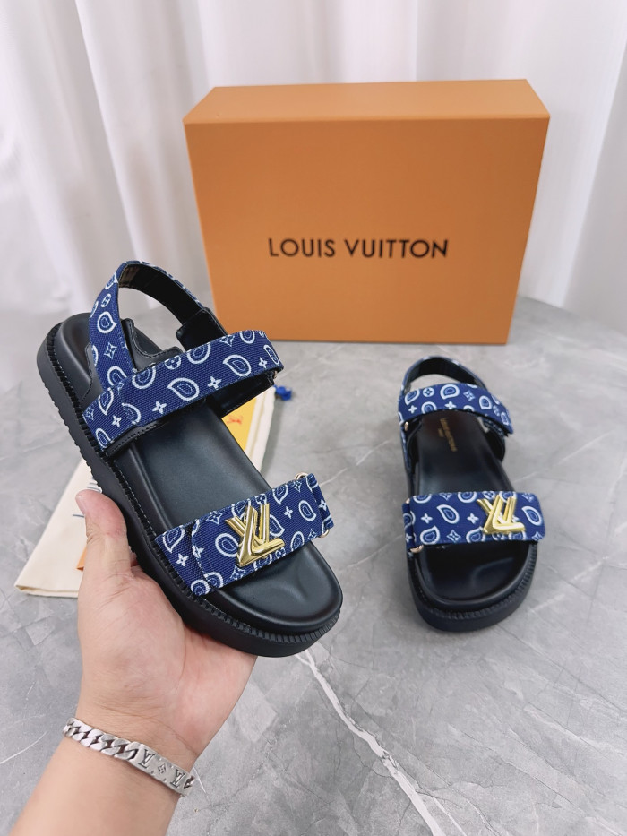 L1VV Flat Sandals