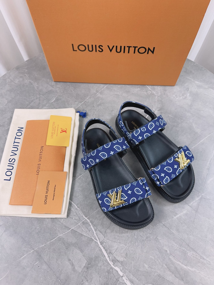 L1VV Flat Sandals