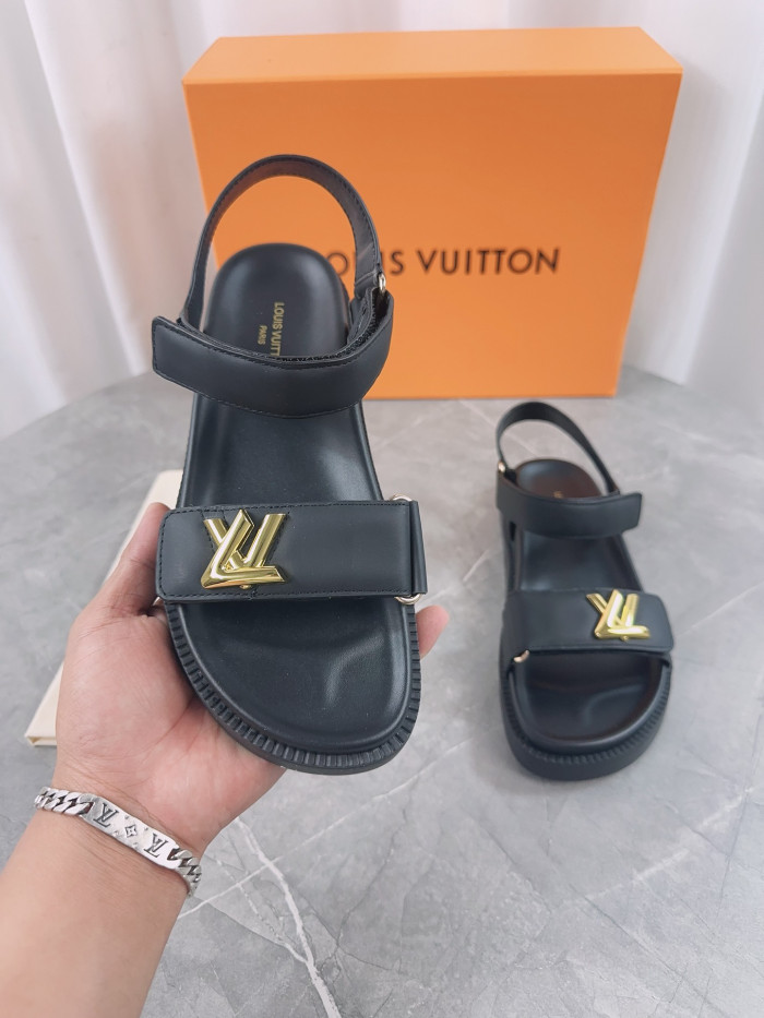 L1VV Flat Sandals