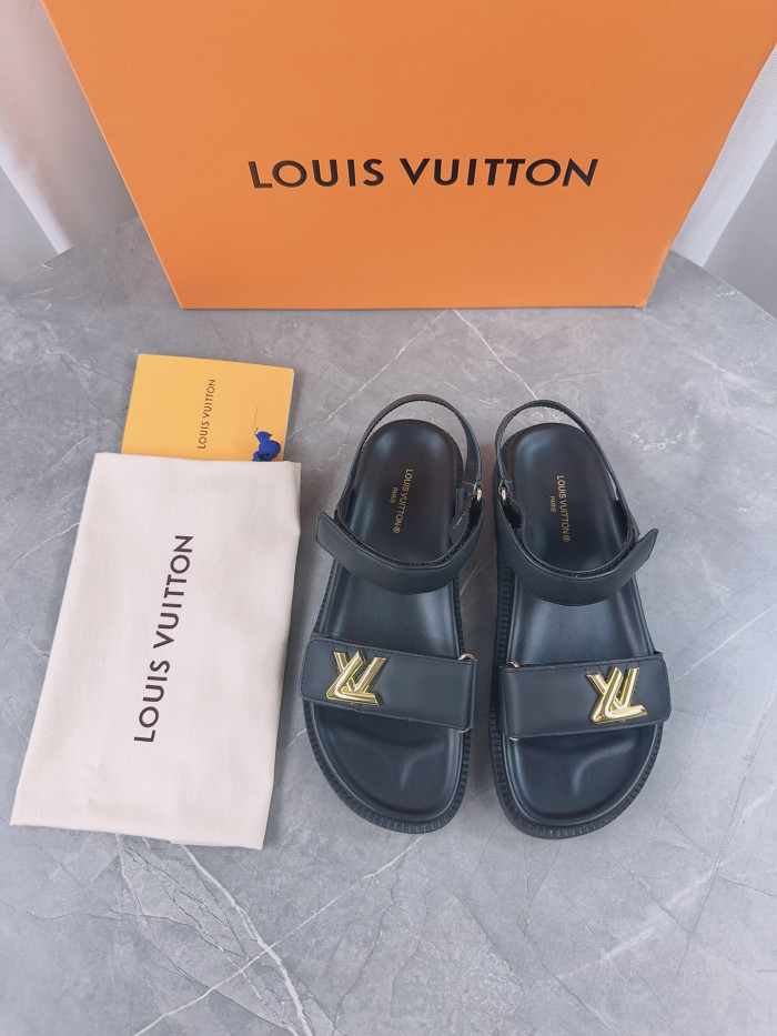 L1VV Flat Sandals