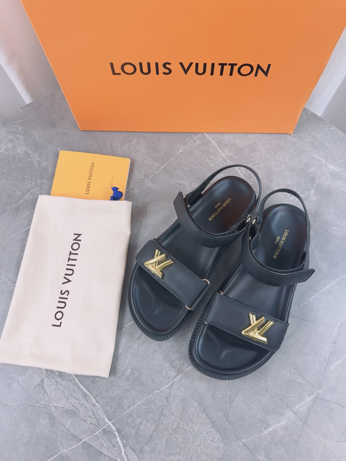L1VV Flat Sandals