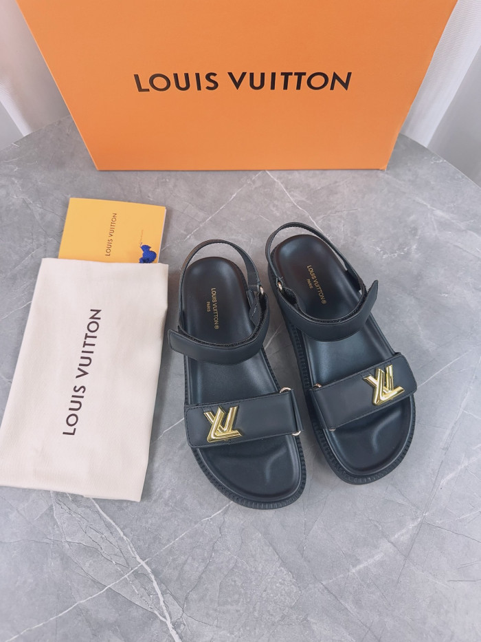 L1VV Flat Sandals