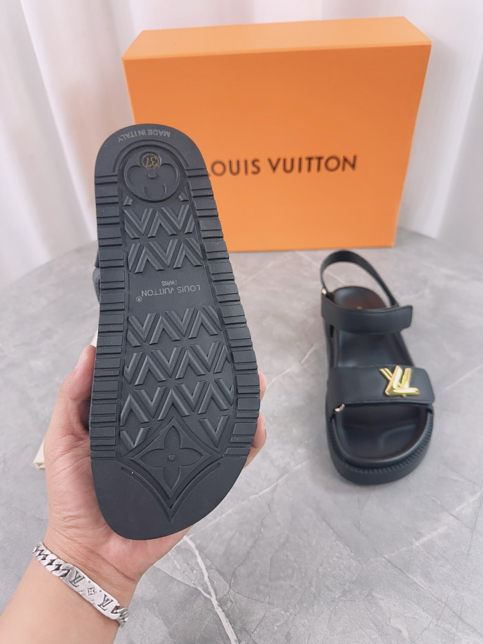 L1VV Flat Sandals
