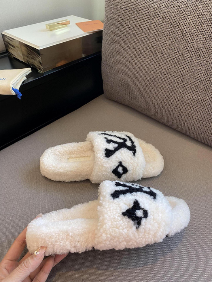 l1vv sandals