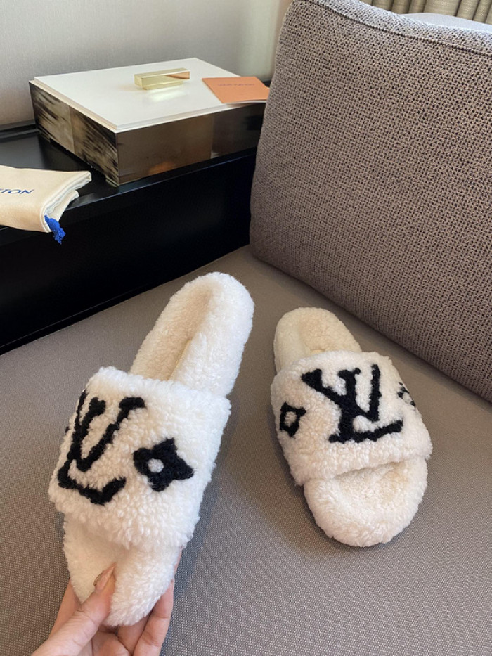 l1vv sandals