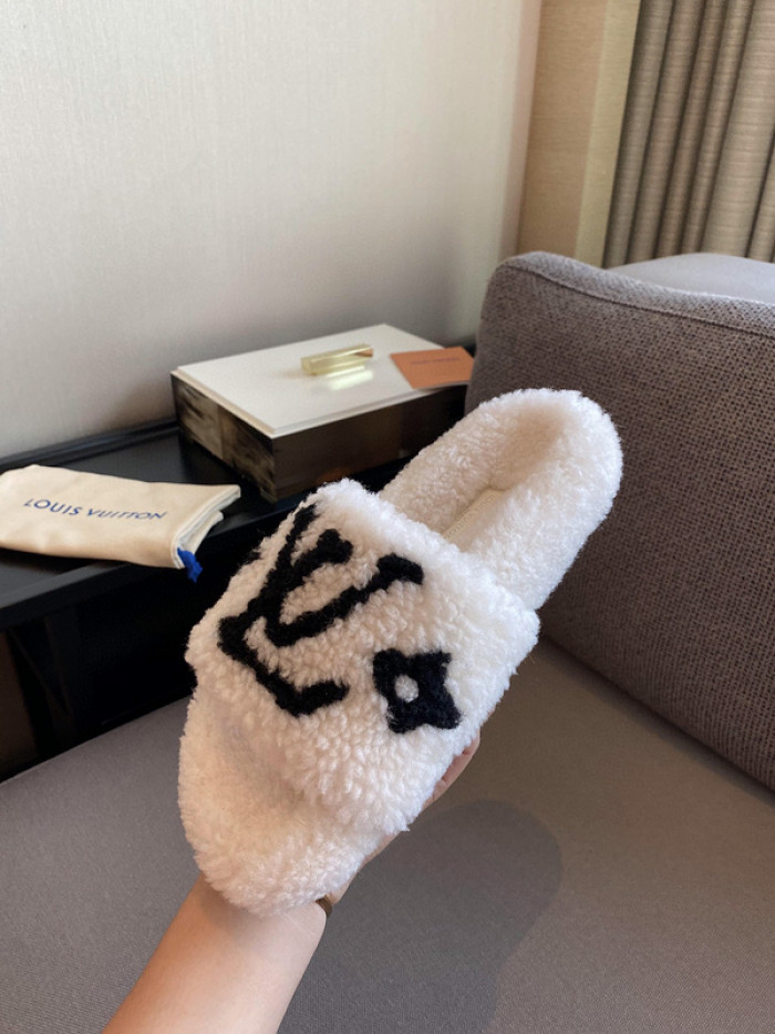 l1vv sandals