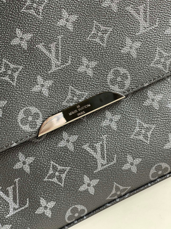 L1VV MESSENGER BAG-26 x 20 x 7 cm