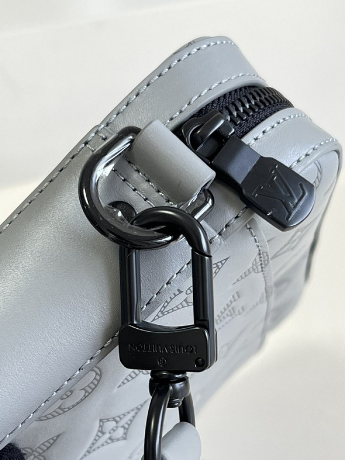 L1VV TRIO MESSENGER BAG-25 x 18.5 x 7cm