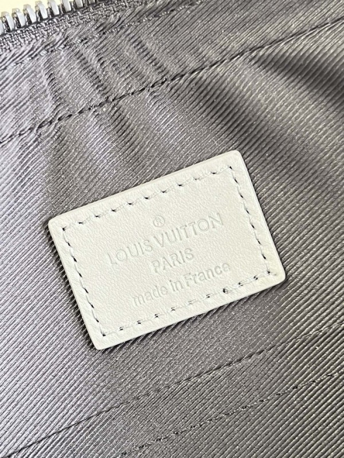 L1VV TRIO MESSENGER BAG-25 x 18.5 x 7cm