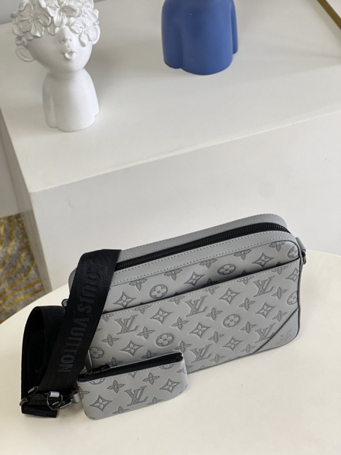 L1VV TRIO MESSENGER BAG-25 x 18.5 x 7cm