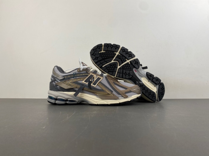 New Balance 9060 U190606U8